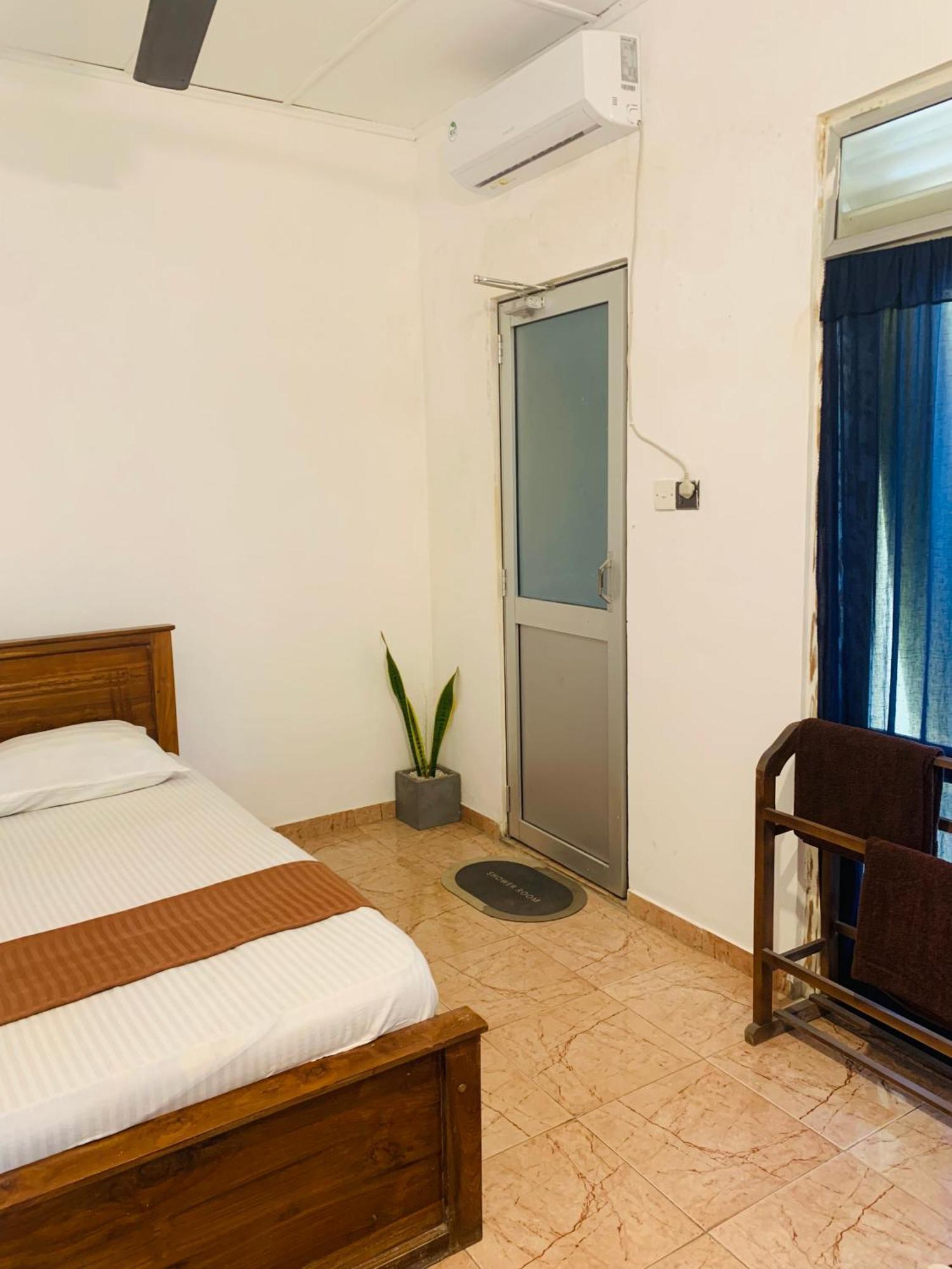Hôtel Dreamy Surf House à Weligama Extérieur photo