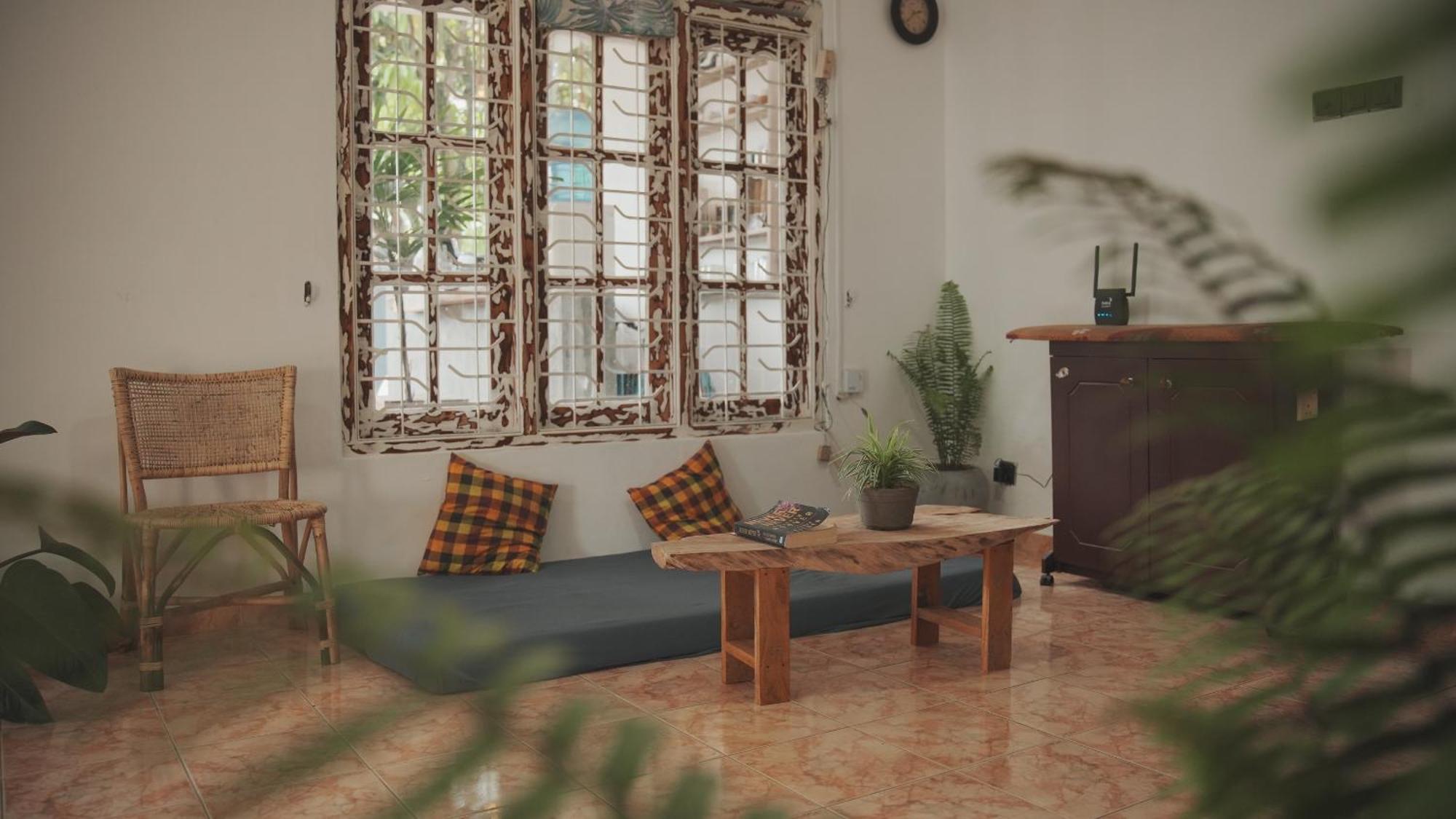 Hôtel Dreamy Surf House à Weligama Extérieur photo