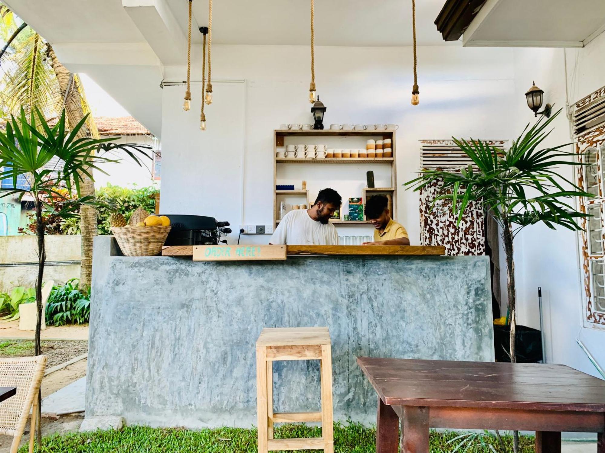Hôtel Dreamy Surf House à Weligama Extérieur photo