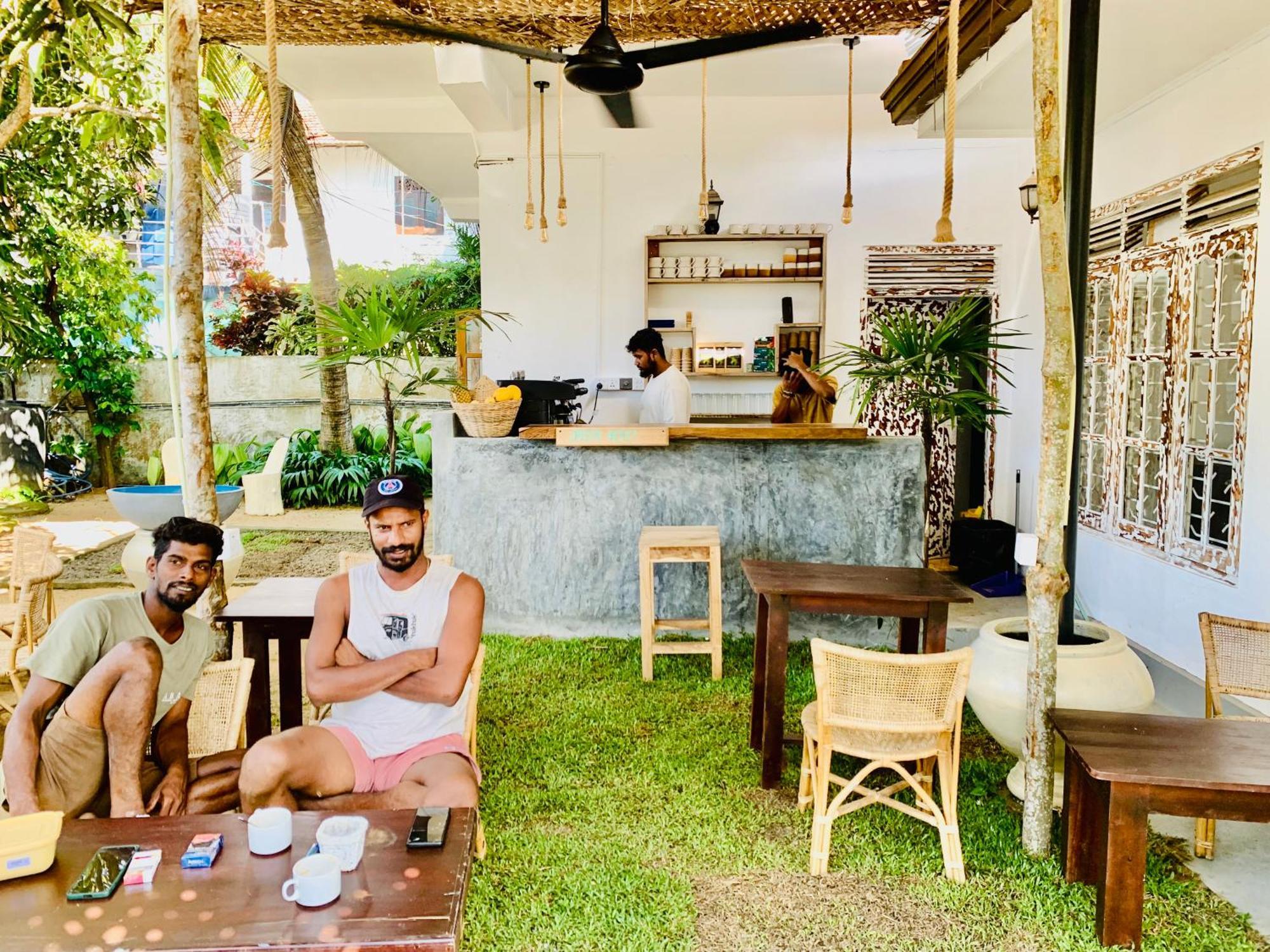 Hôtel Dreamy Surf House à Weligama Extérieur photo