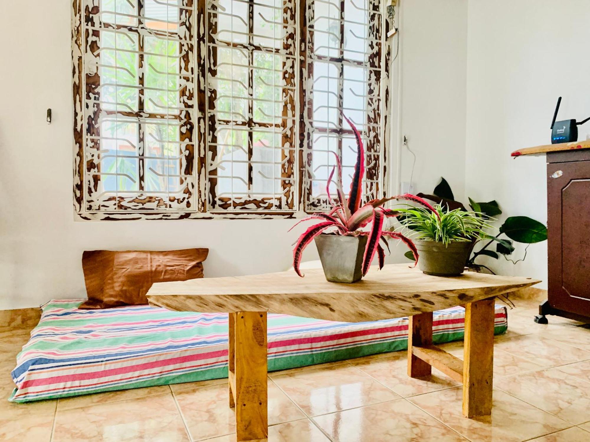 Hôtel Dreamy Surf House à Weligama Extérieur photo